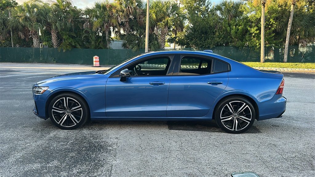 2020 Volvo S60 R-Design photo 4