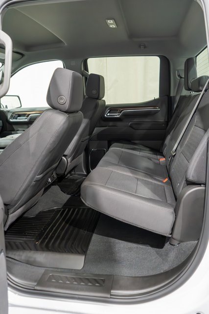 2025 Chevrolet Silverado 1500 LT photo 3
