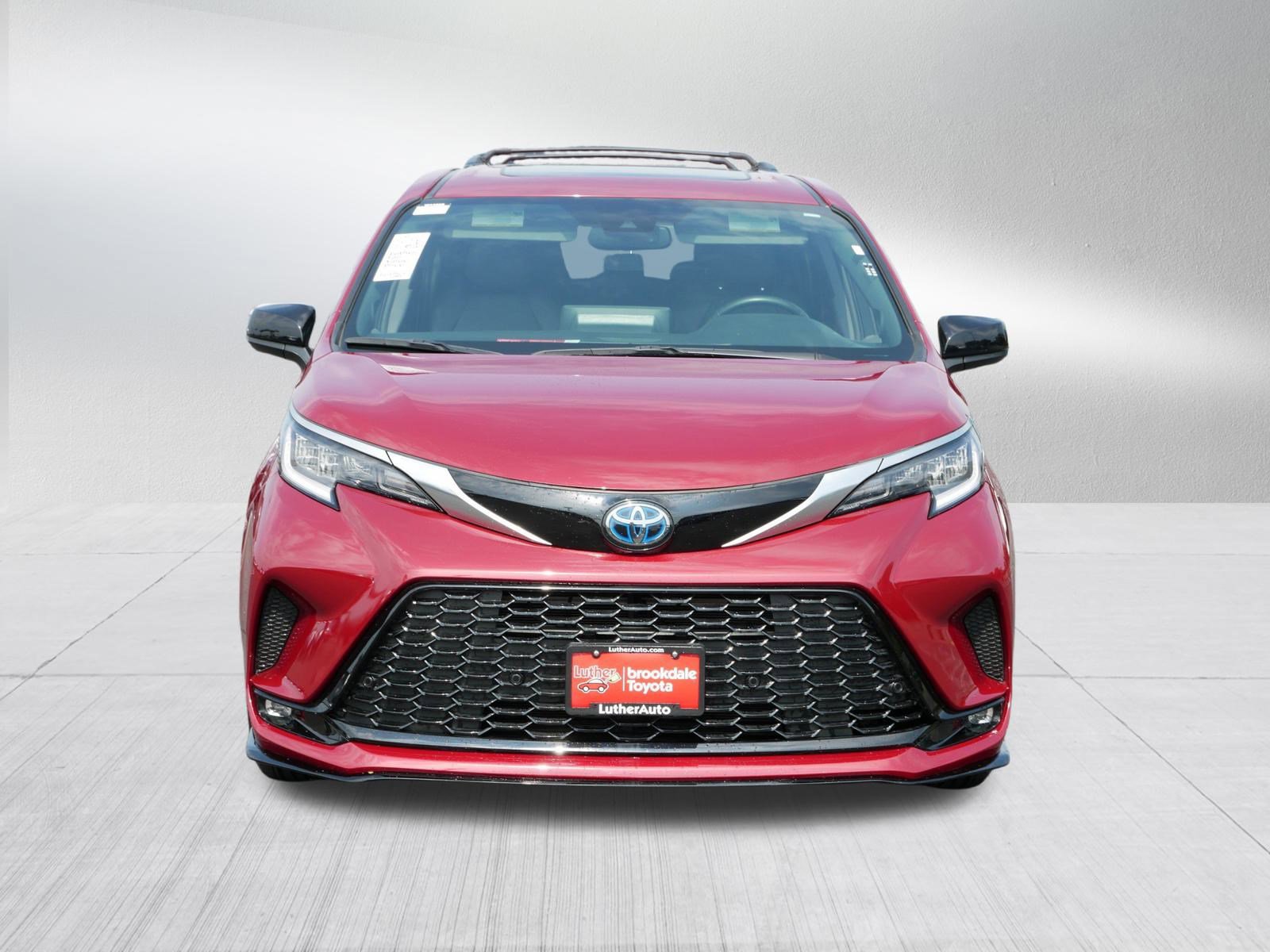 Certified 2022 Toyota Sienna XSE with VIN 5TDDSKFCXNS061868 for sale in Brooklyn Center, Minnesota