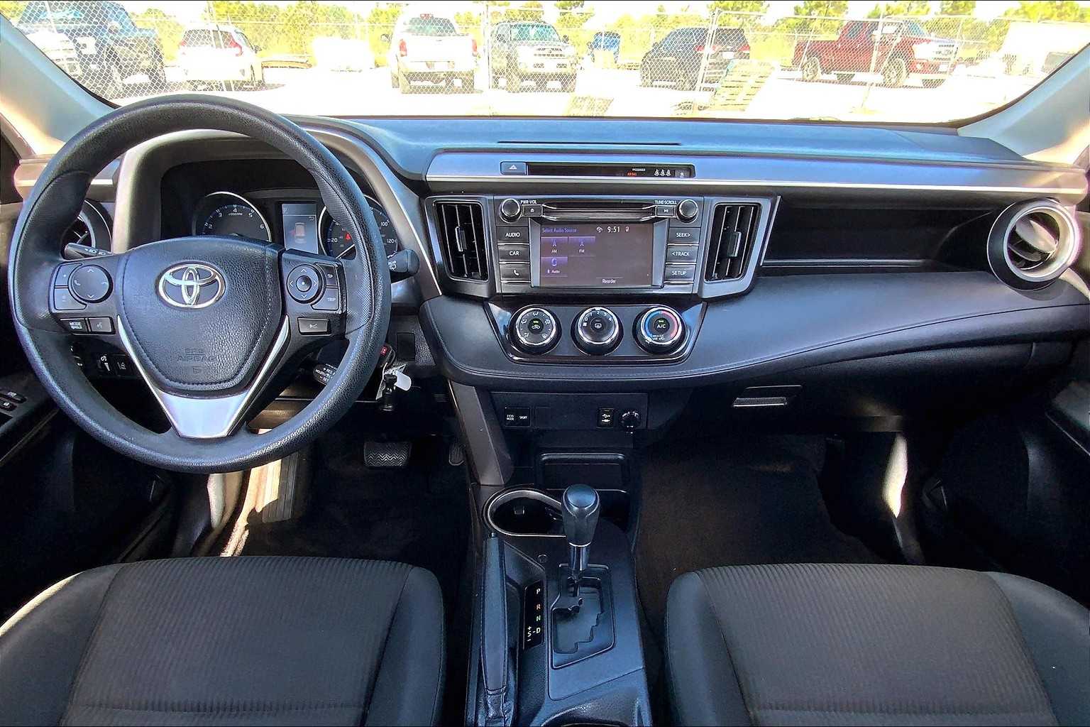 2018 Toyota RAV4 LE photo 14