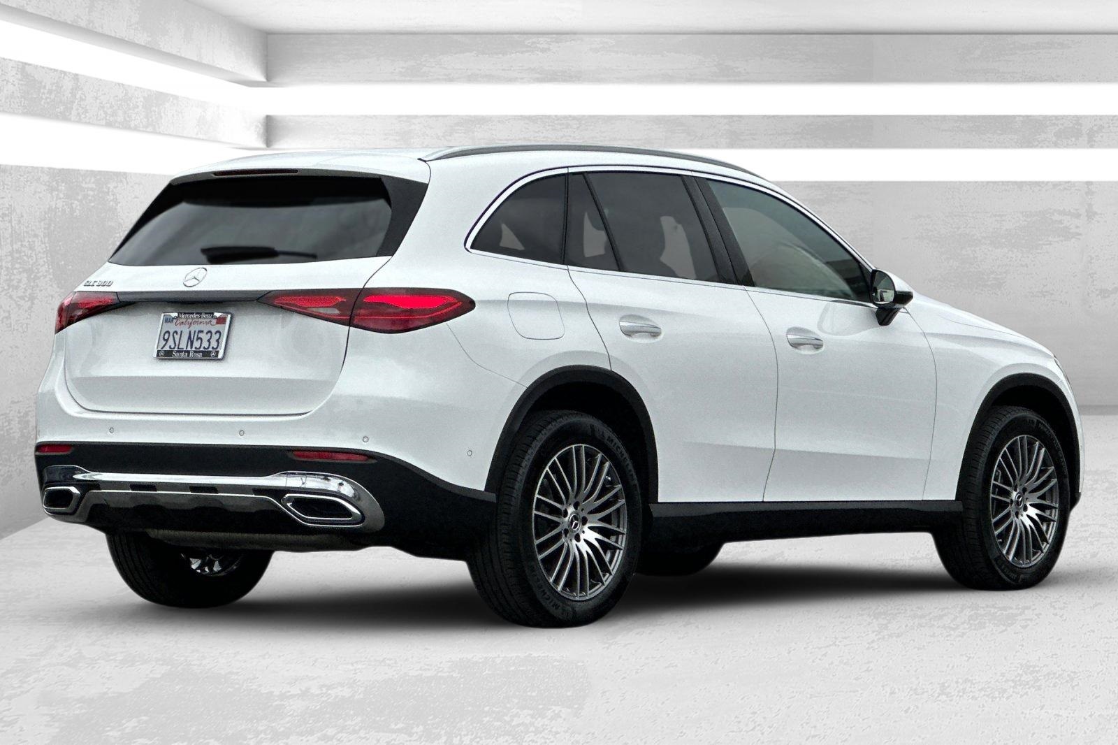 2025 Mercedes Benz GLC 300 photo 3