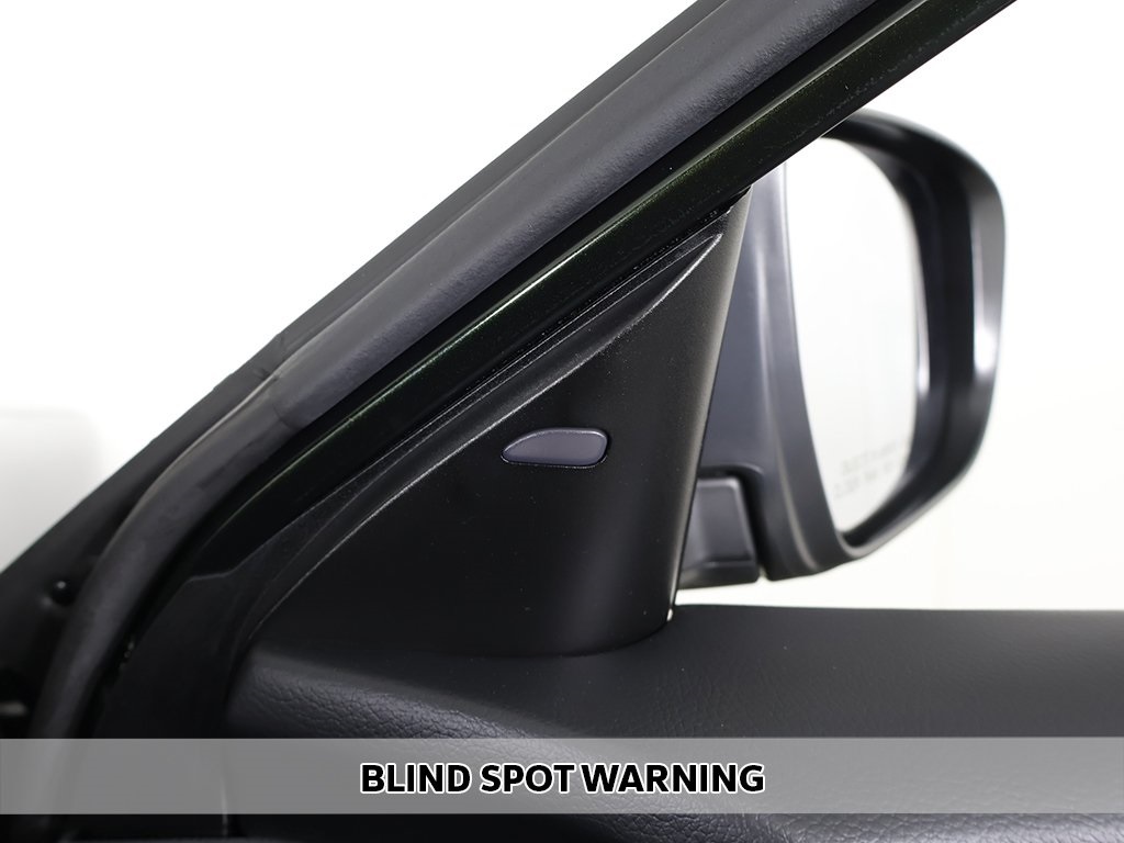 2019 Nissan Rogue SV photo 3