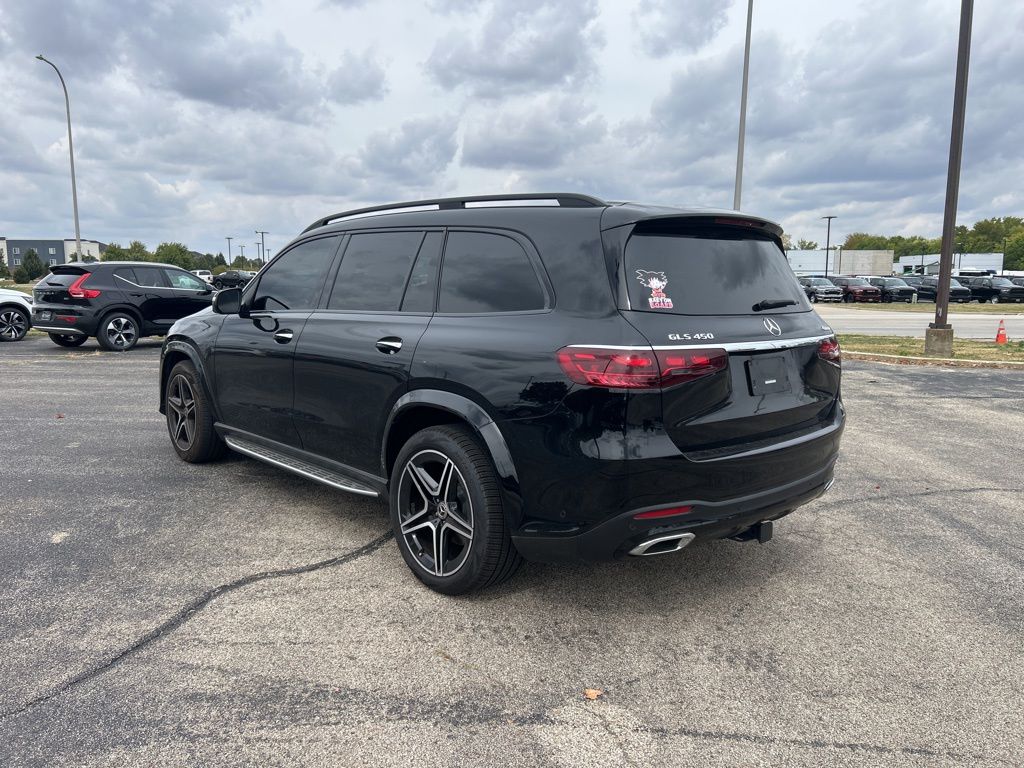 2024 Mercedes Benz GLS 450 4MATIC photo 2