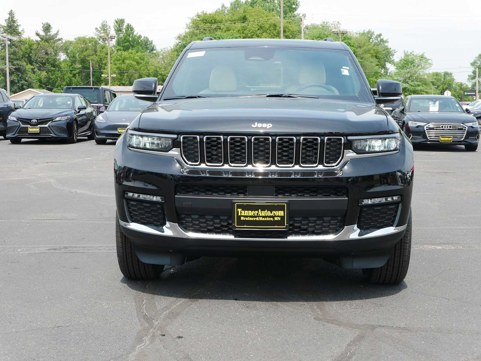 2025 Jeep Grand Cherokee Limited photo 2