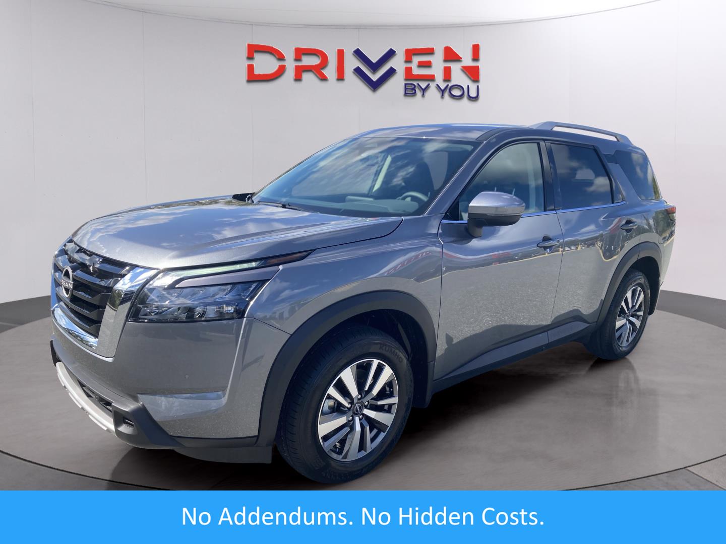 2025 Nissan Pathfinder SL's photo