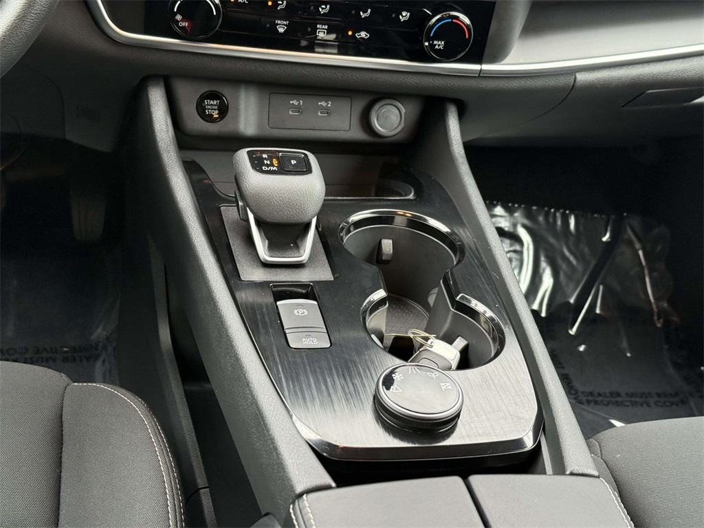 2025 Nissan Rogue S photo 16