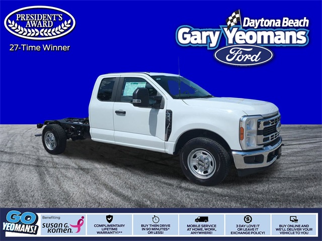 2025 Ford F-350 Super Duty Chassis Cab XL's photo