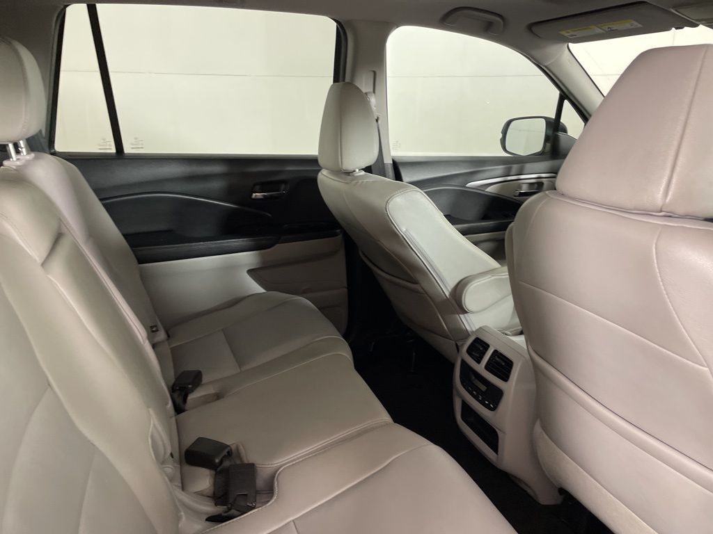 2017 Honda Pilot EX-L photo 18