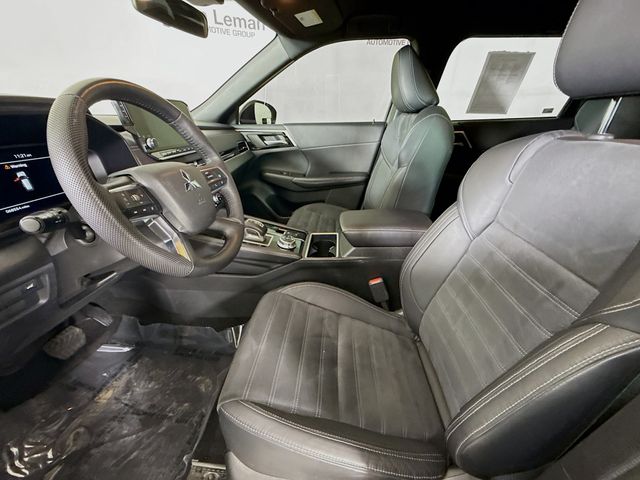 2023 Mitsubishi Outlander Black Edition photo 18
