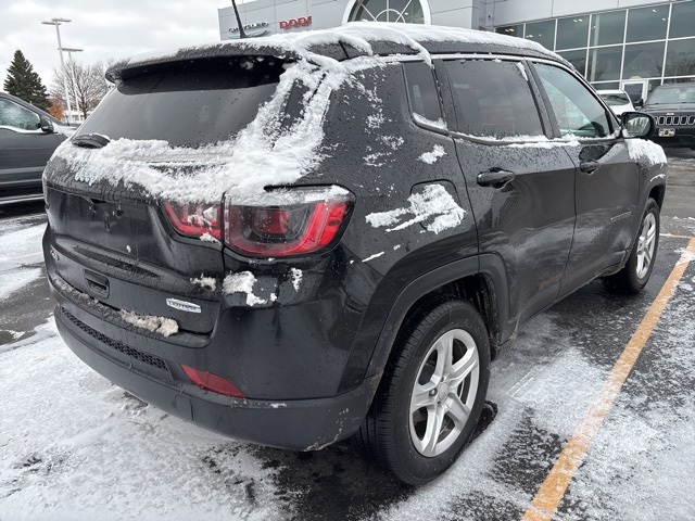 Used 2024 Jeep Compass Latitude with VIN 3C4NJDBN9RT598303 for sale in Shakopee, Minnesota