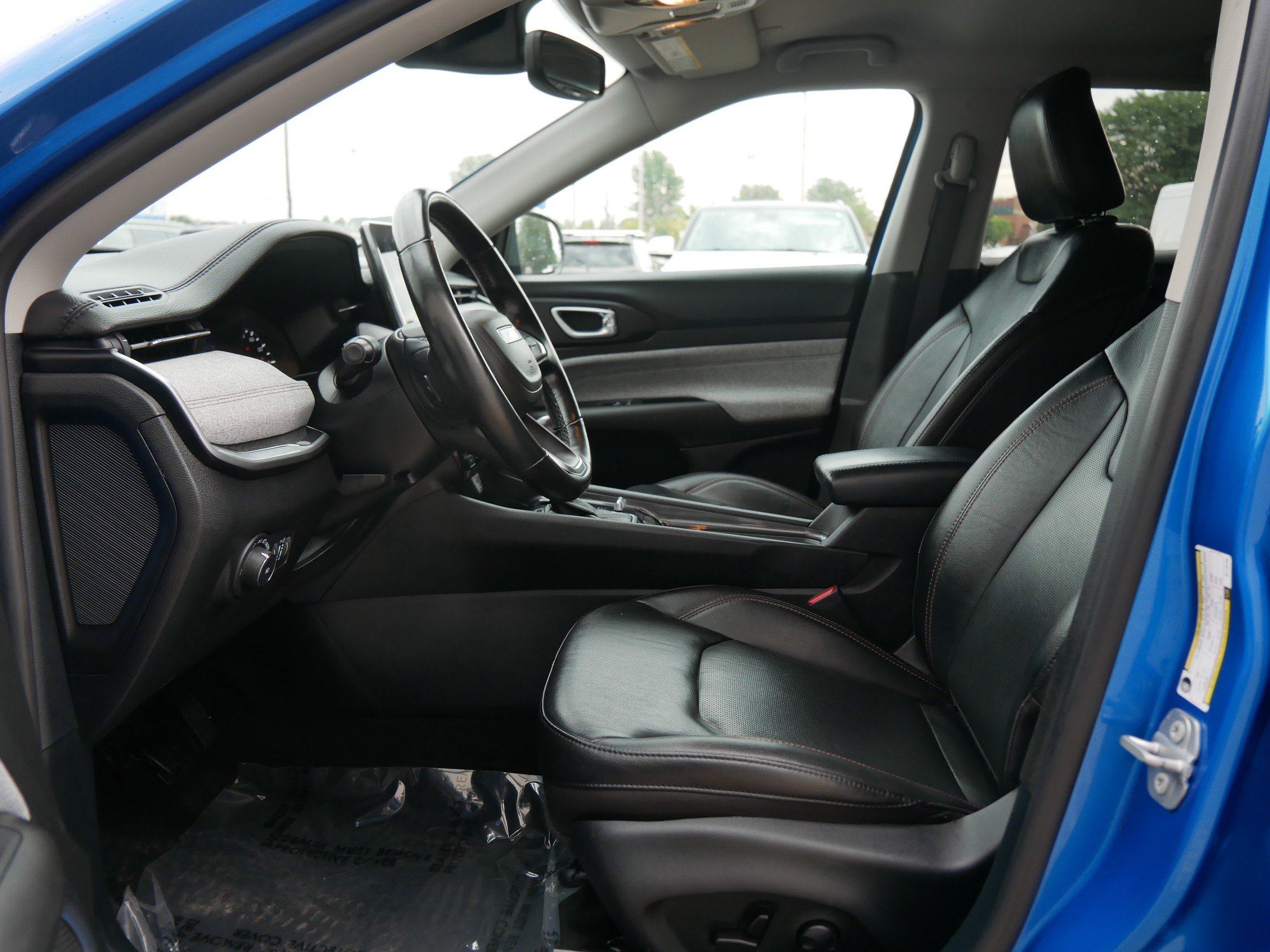 2022 Jeep Compass Latitude Lux photo 10
