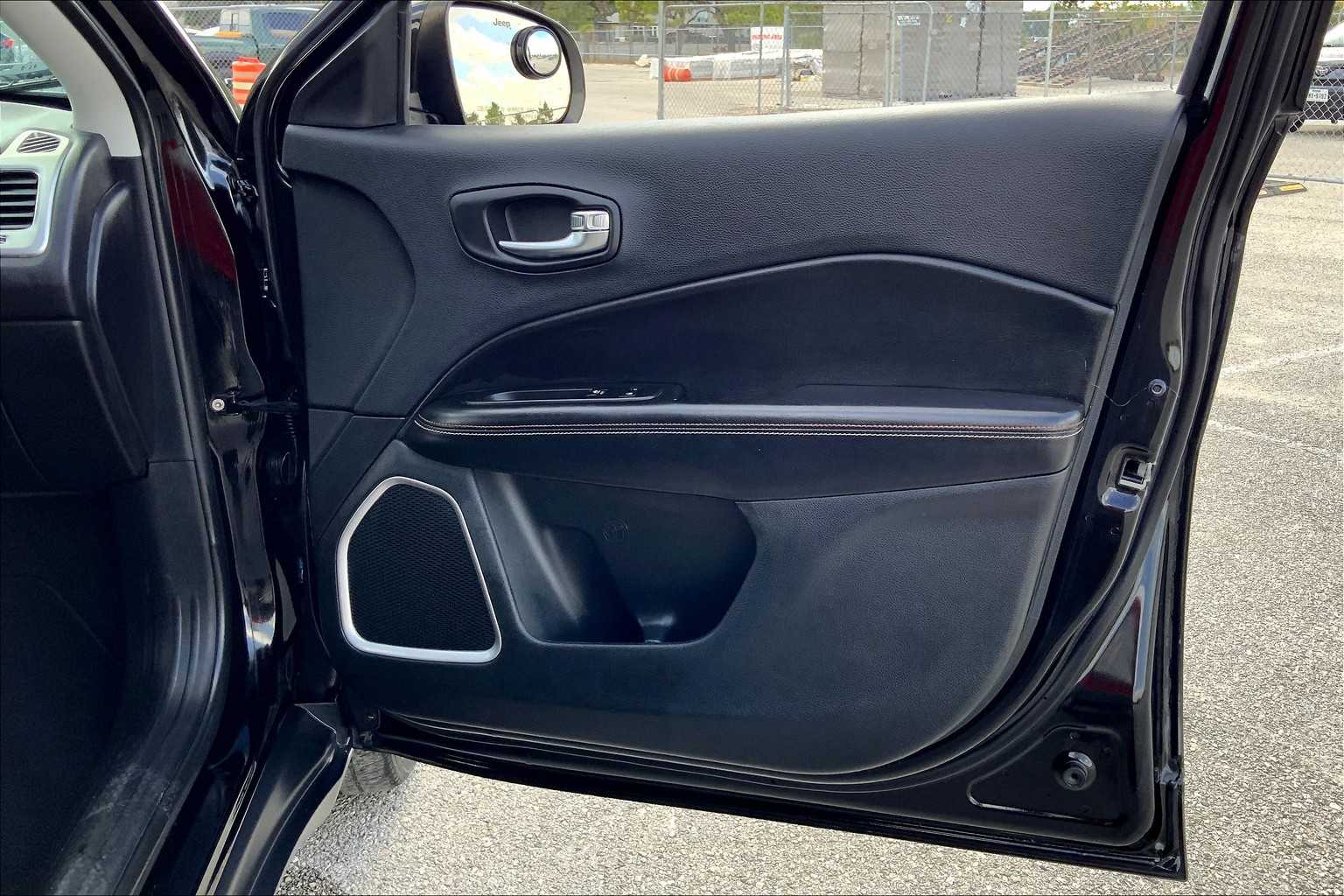 2018 Jeep Compass Latitude photo 21
