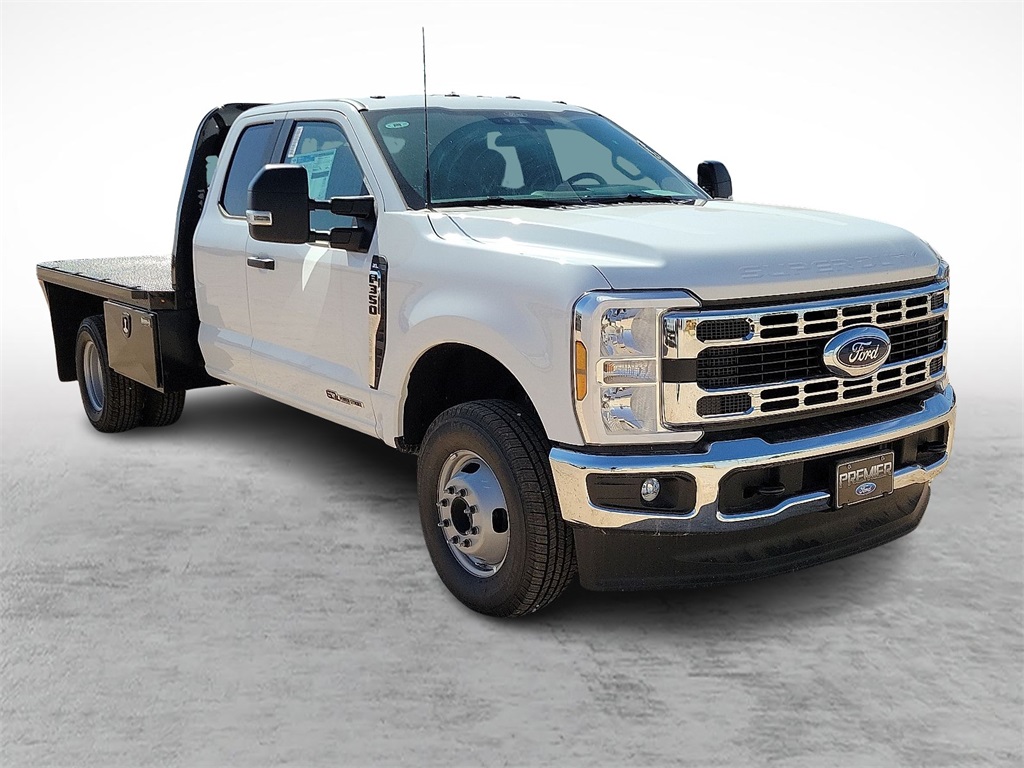2025 Ford F-350 Super Duty Chassis Cab XL's photo