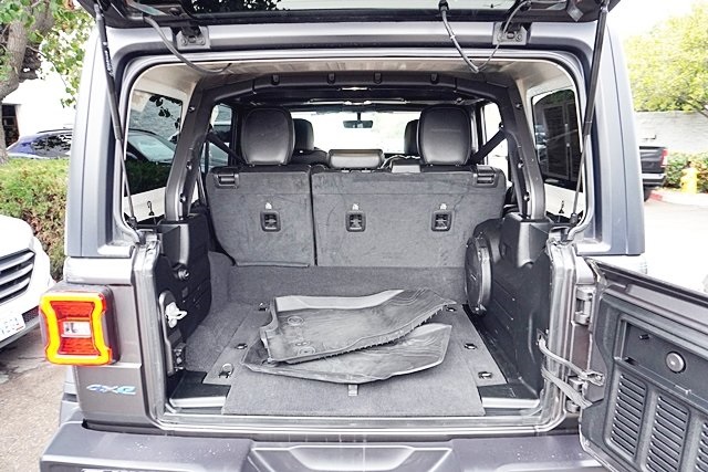 Used 2021 Gray Jeep Unlimited Rubicon 4xe image 13