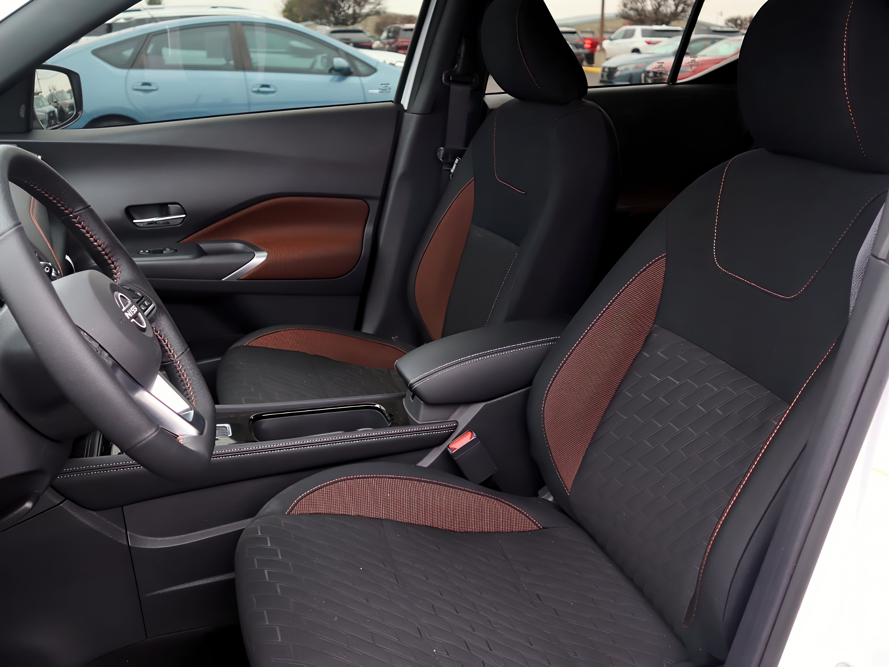 2025 Nissan Kicks SR photo 9