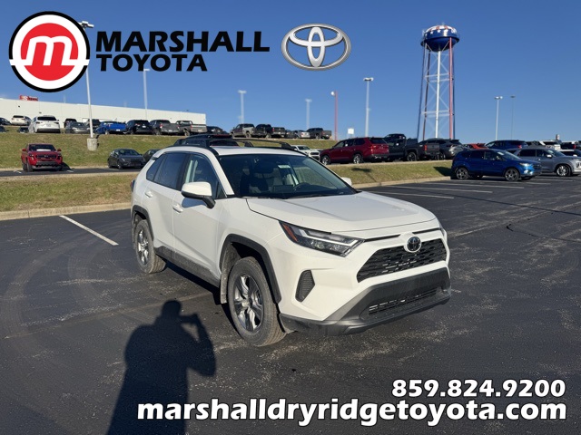 2025 Toyota RAV4 XLE's photo