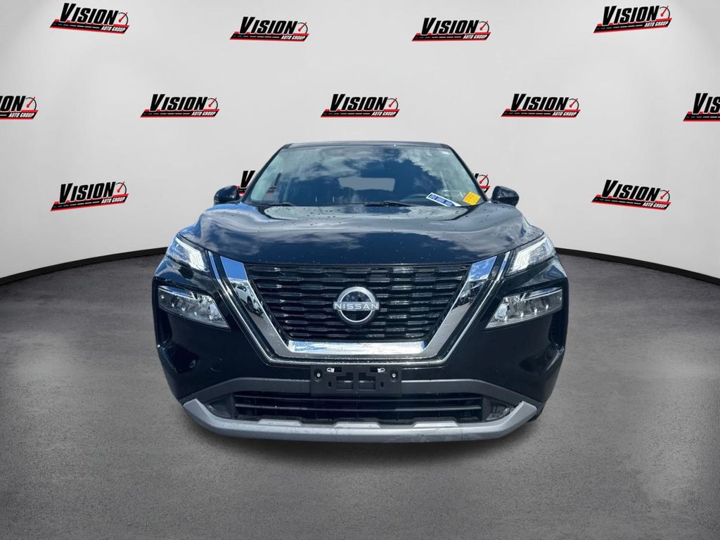 2022 Nissan Rogue SV photo 2
