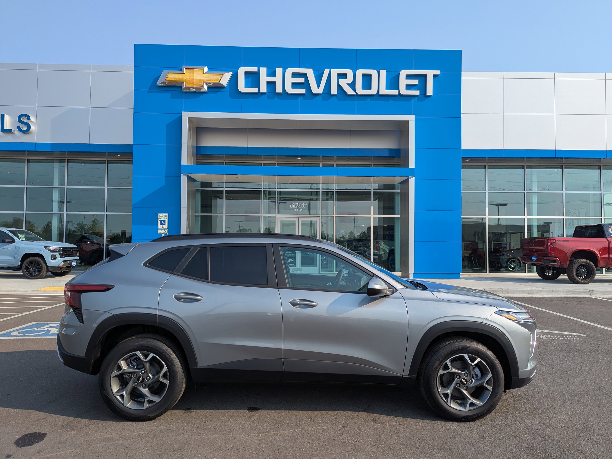 2025 Chevrolet Trax LT photo 30