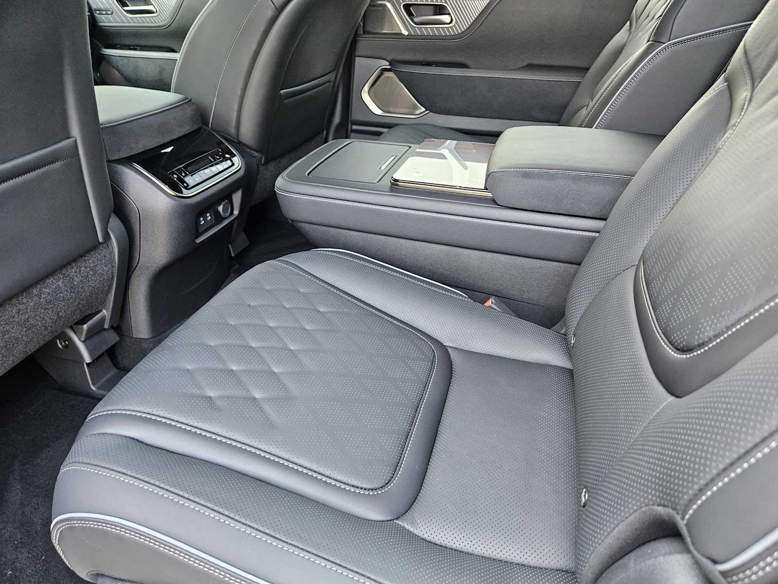 2025 Infiniti QX80 photo 19