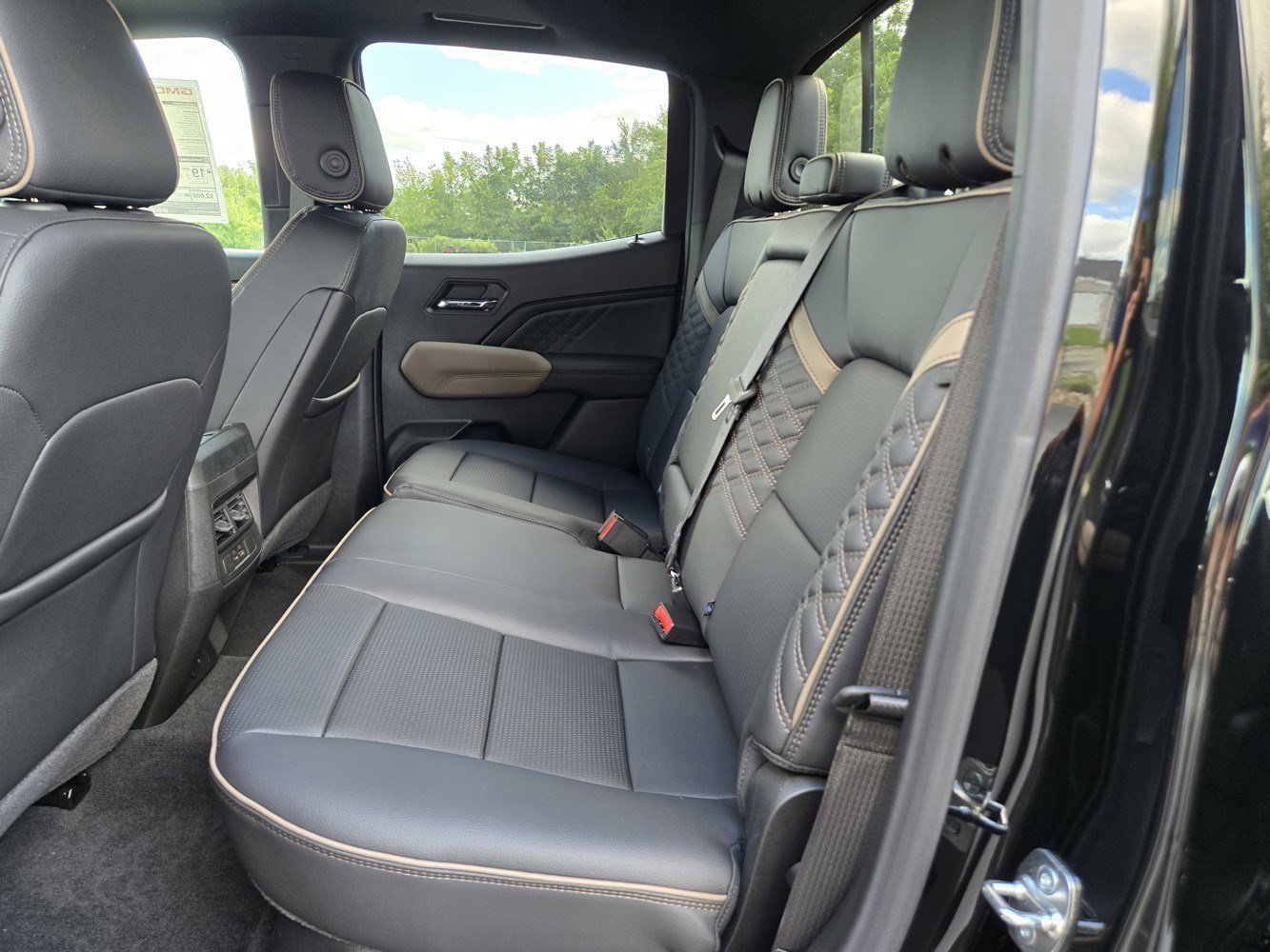 2026 Gmc Canyon Denali photo 17