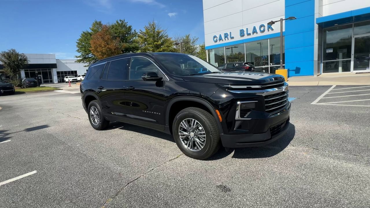 2026 Chevrolet Traverse photo 2