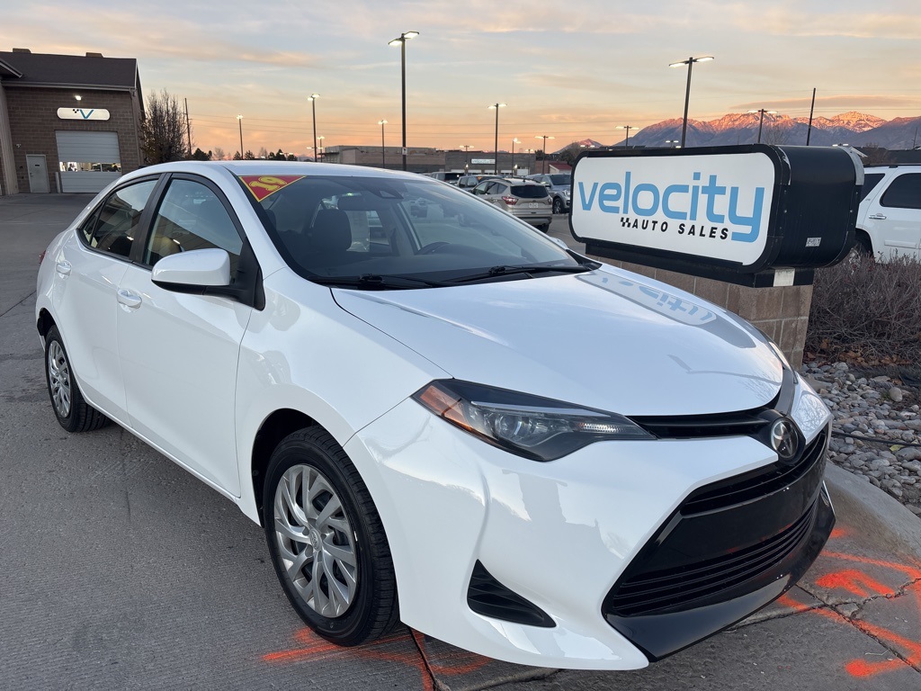 2019 Toyota Corolla LE's photo