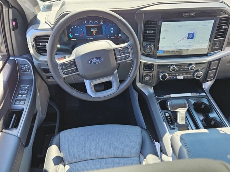 2025 Ford F-150 Lariat photo 7