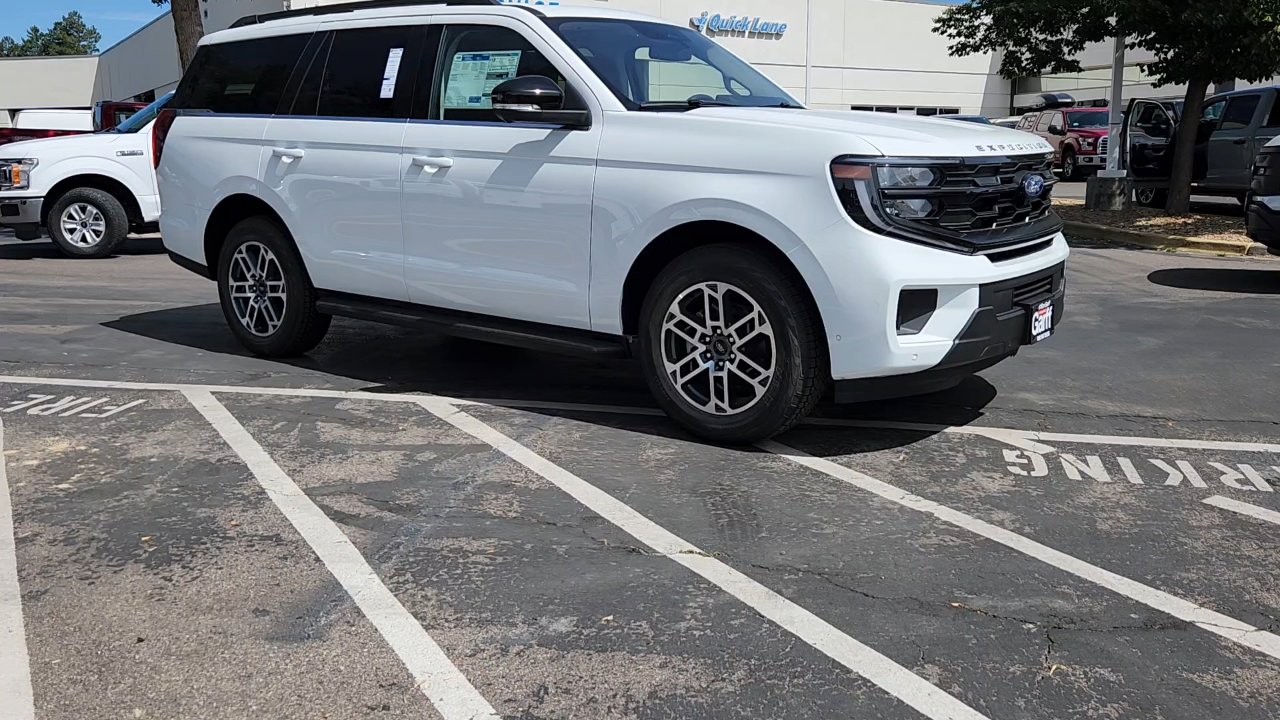 2025 Ford Expedition photo 13