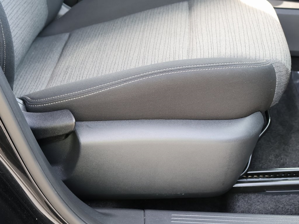 2023 Nissan Rogue SV photo 10