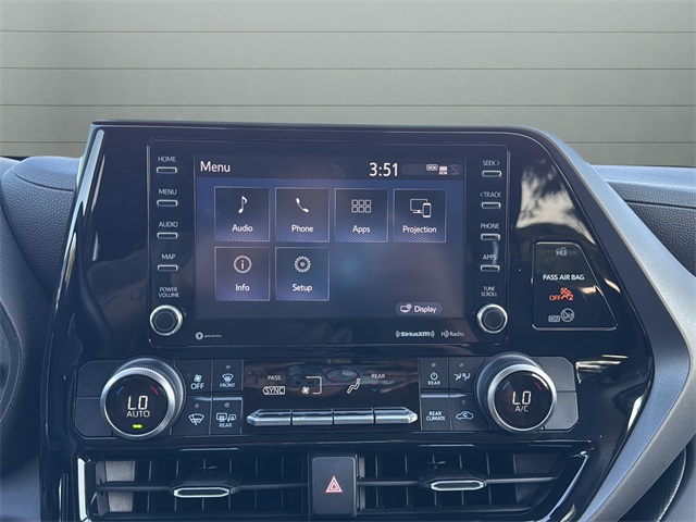 2020 Toyota Highlander LE photo 23
