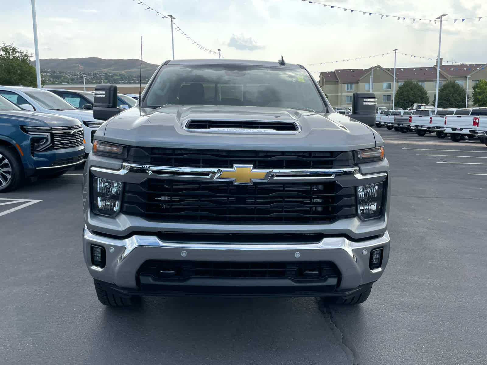 2025 Chevrolet Silverado 3500HD LT photo 4