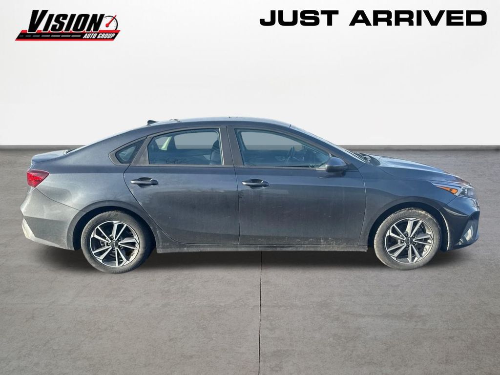 2023 Kia Forte LXS photo 4