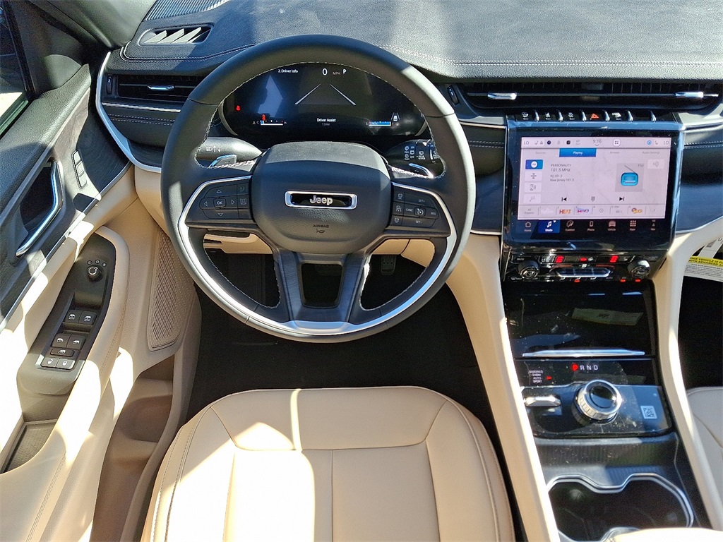 2025 Jeep Grand Cherokee Limited photo 4