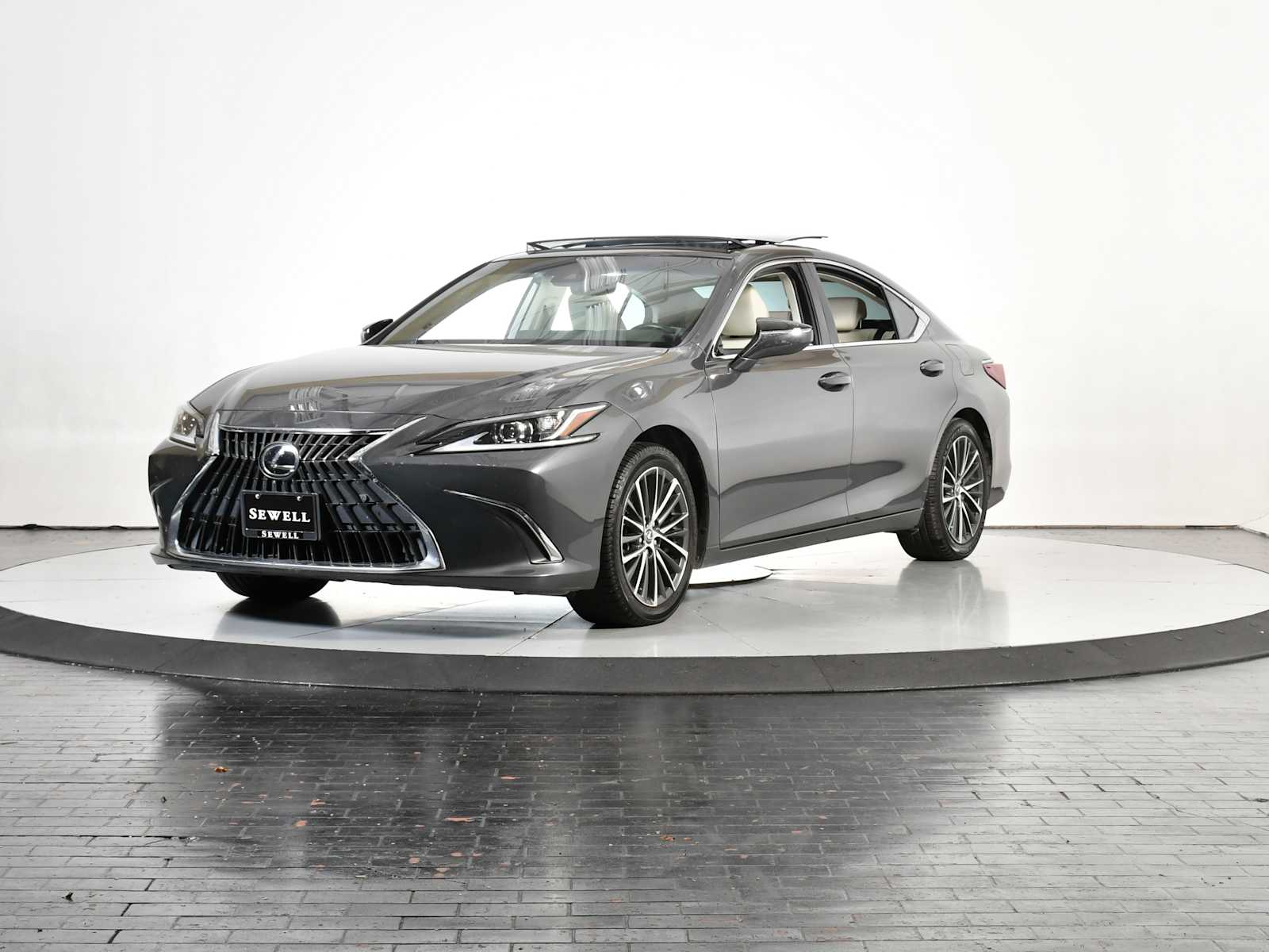 2022 Lexus ES 350's photo