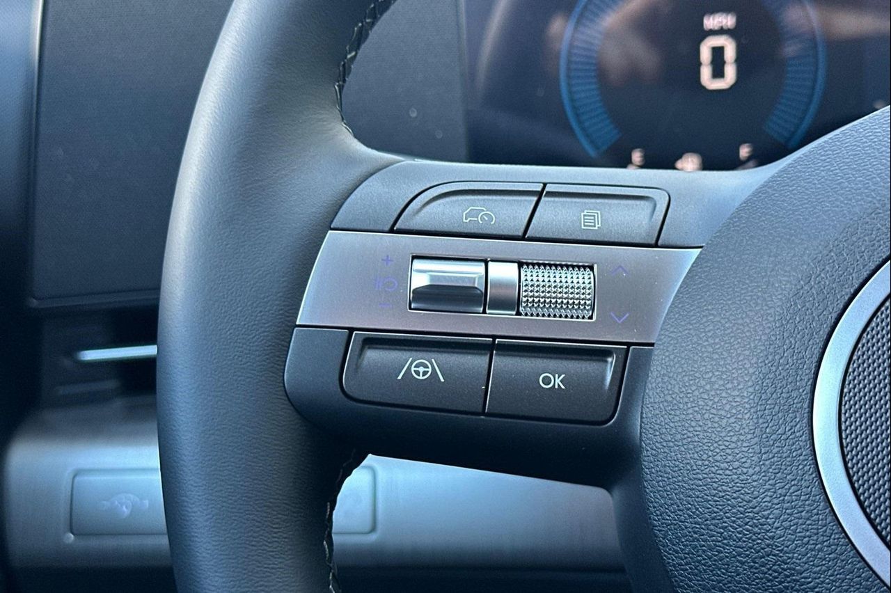 2025 Hyundai Kona SEL photo 25