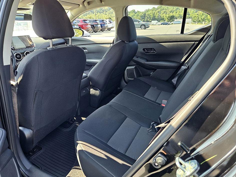 2025 Nissan Sentra SV photo 8