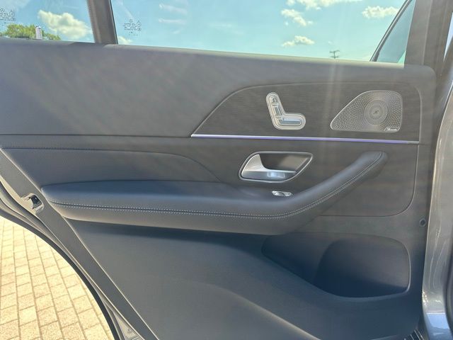 2025 Mercedes Benz GLS 450 4MATIC photo 15
