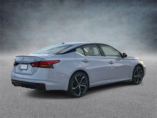 2025 Nissan Altima SR photo 2