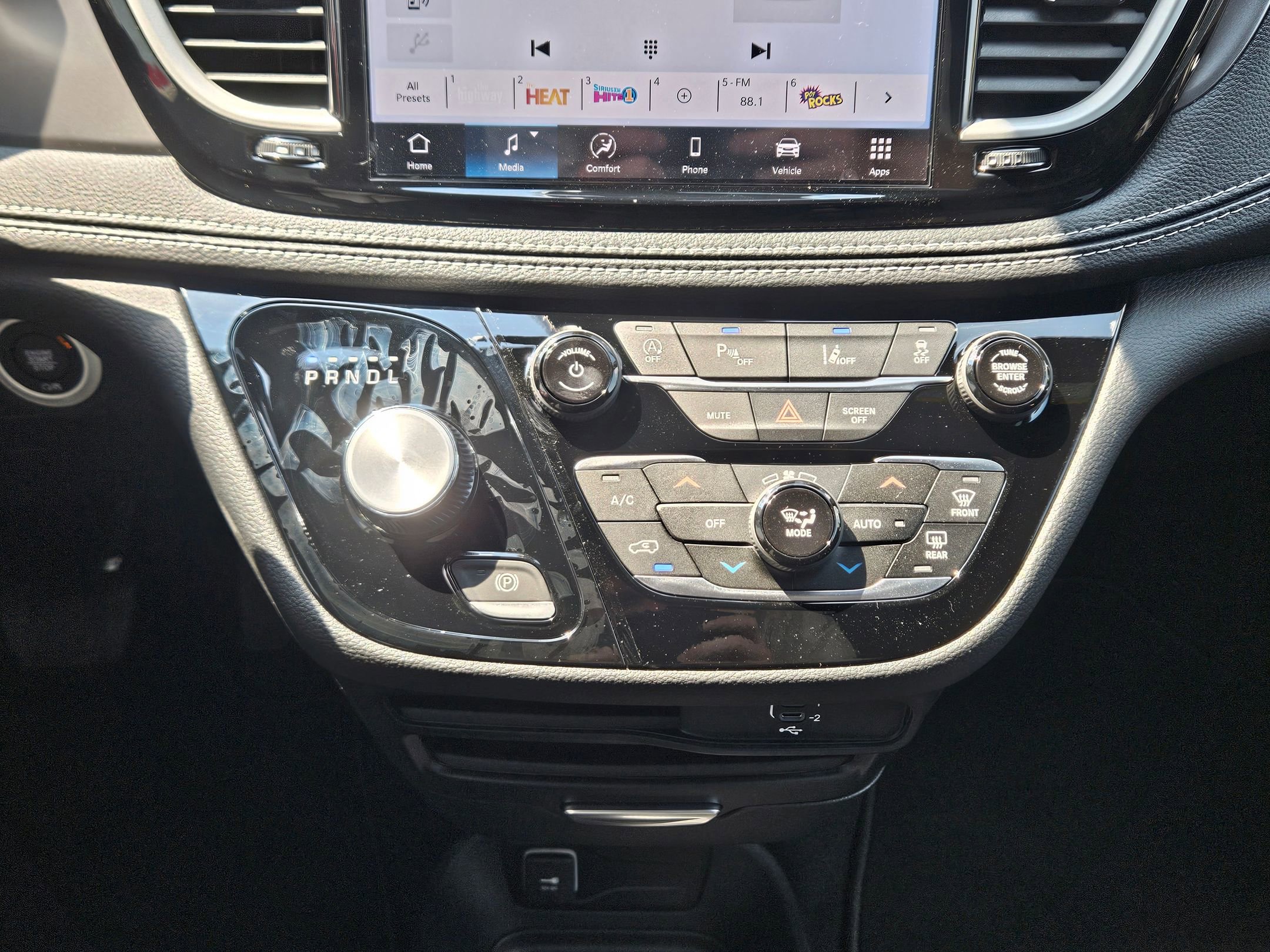 2026 Chrysler Pacifica photo 11