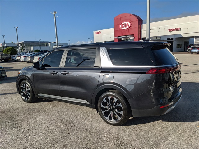 2024 Kia Carnival EX photo 4