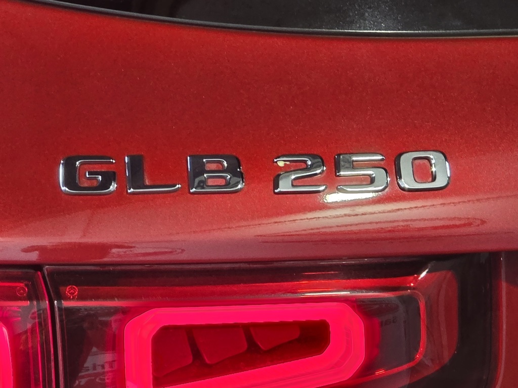 2021 Mercedes Benz GLB 250 photo 11