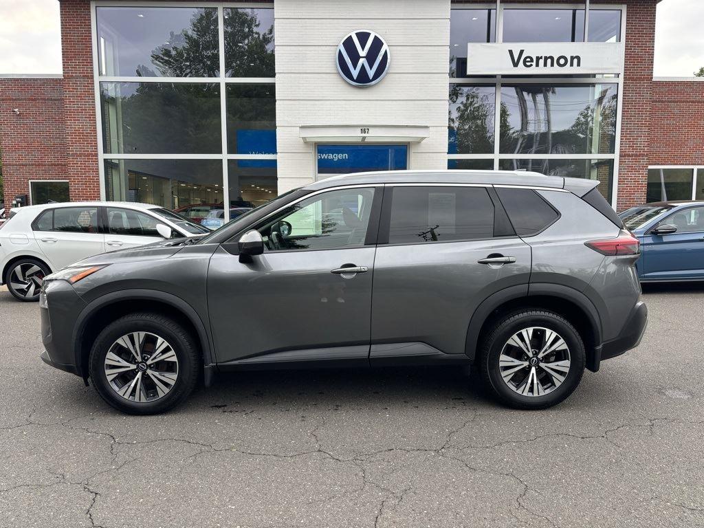 2022 Nissan Rogue SV photo 2