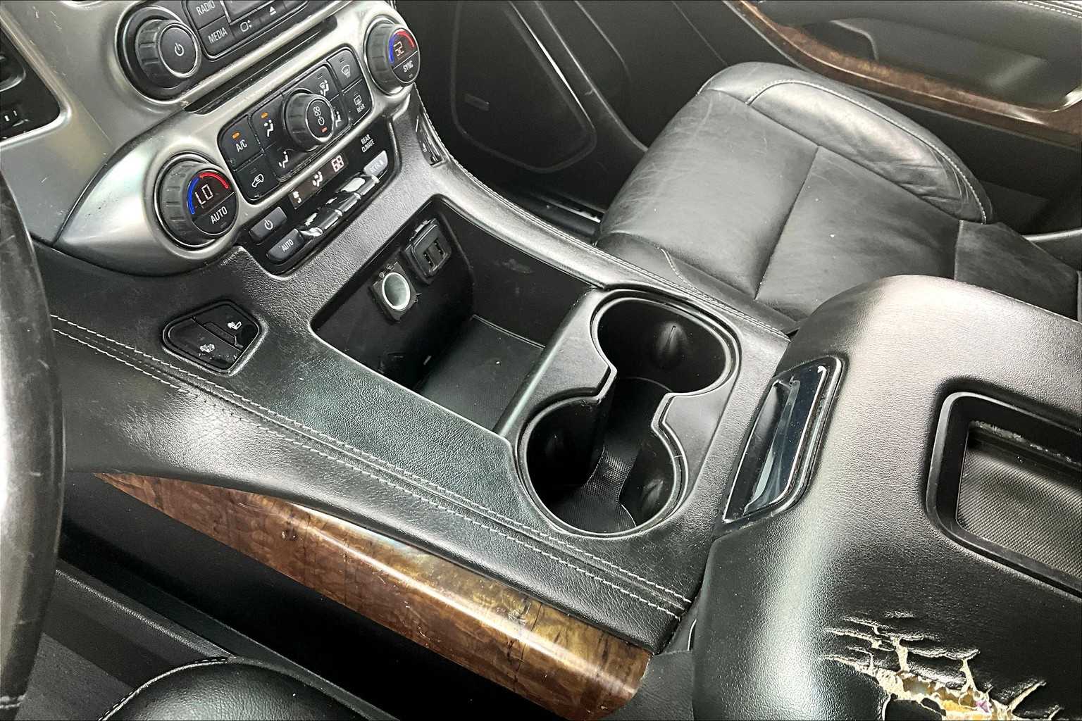 2019 Chevrolet Suburban LT photo 16