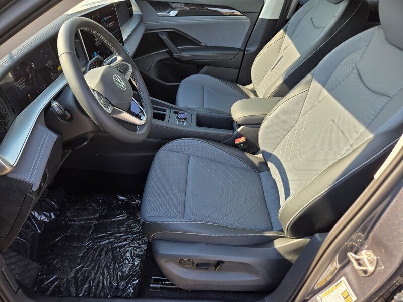 2025 Volkswagen Tiguan SE photo 4