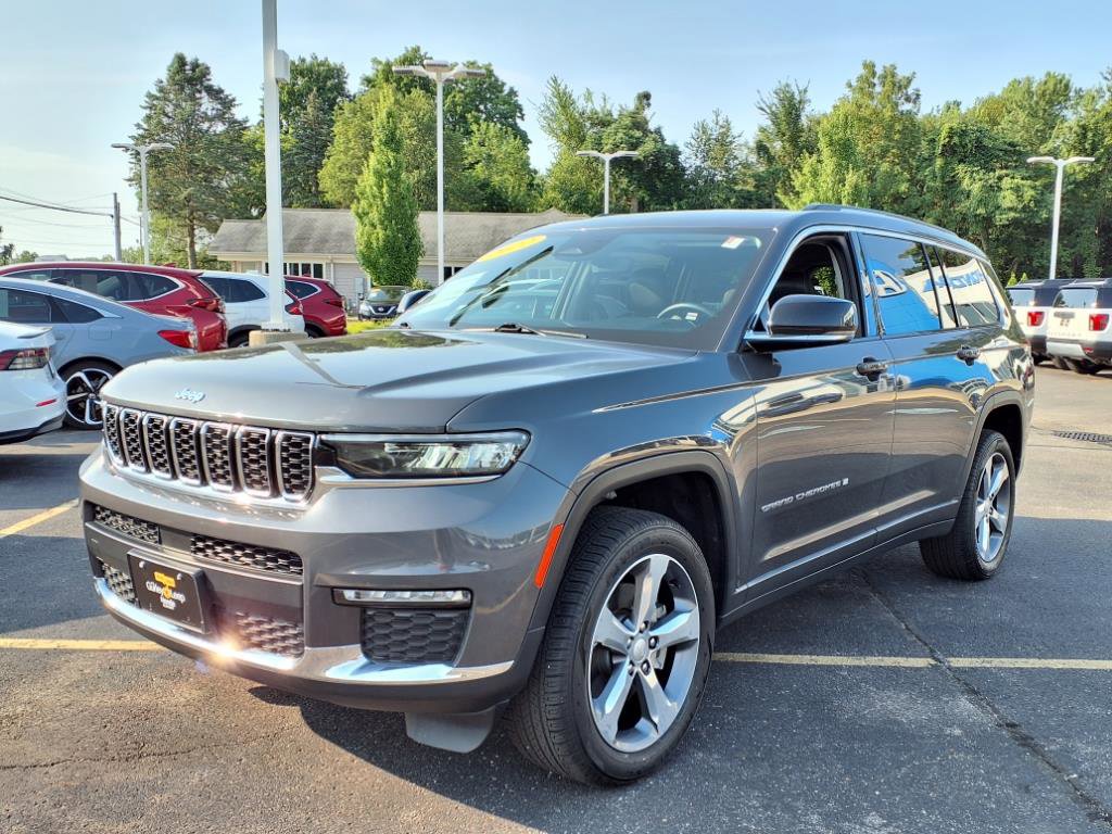 2022 Jeep Grand Cherokee Limited photo 2
