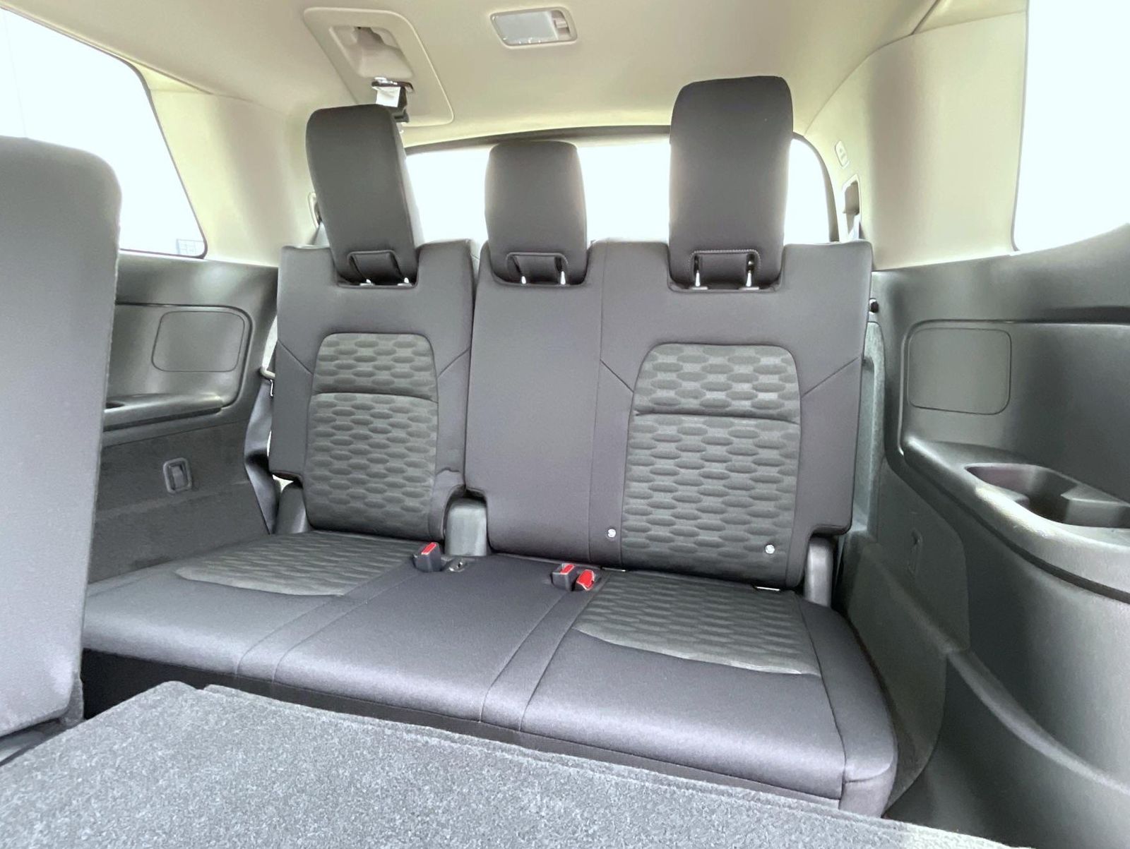 2025 Nissan Pathfinder SV photo 12