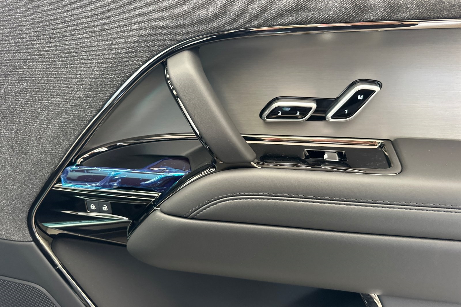 2025 Land Rover Range Rover Sport SE photo 18
