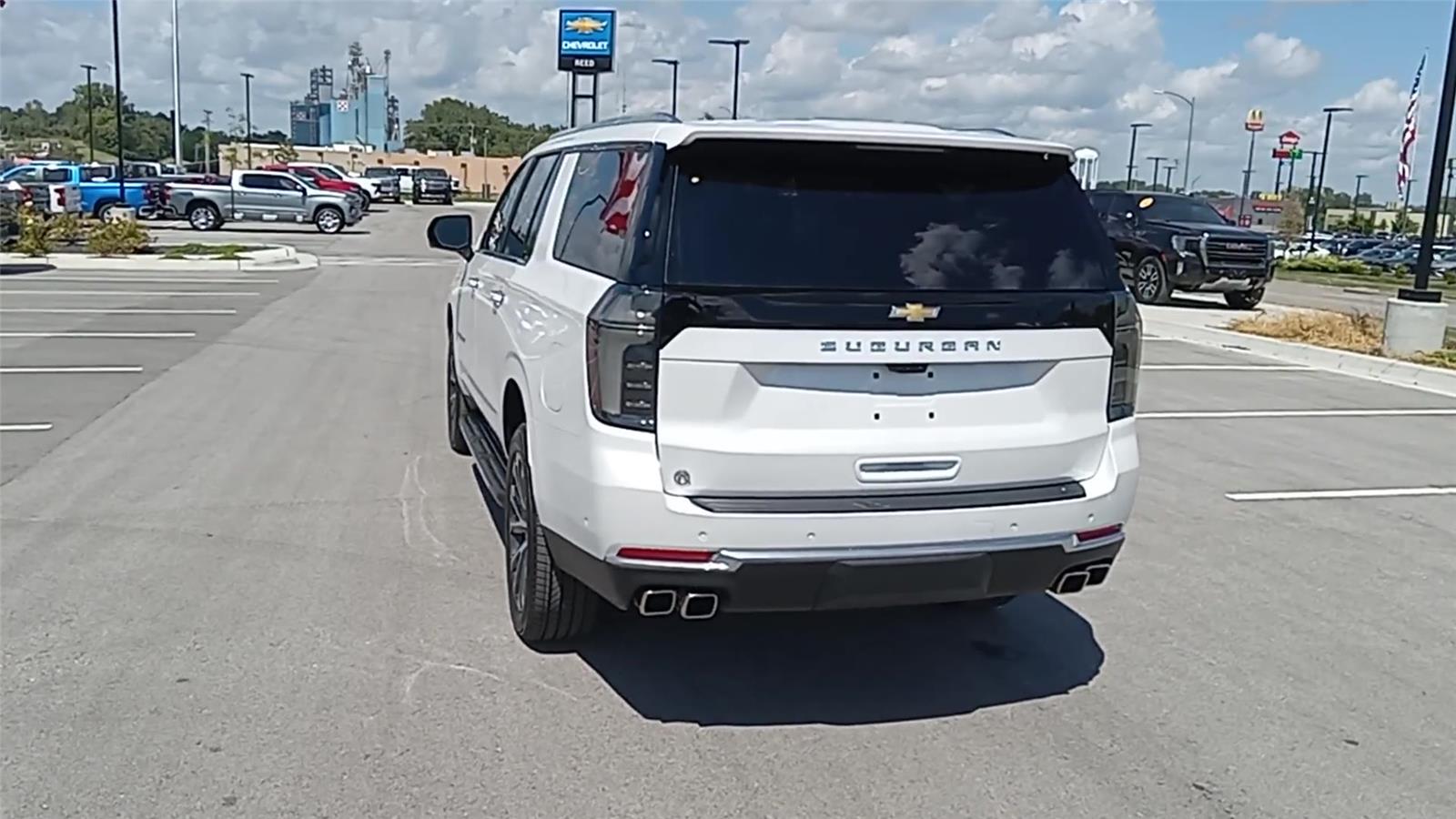 2025 Chevrolet Suburban High Country photo 7