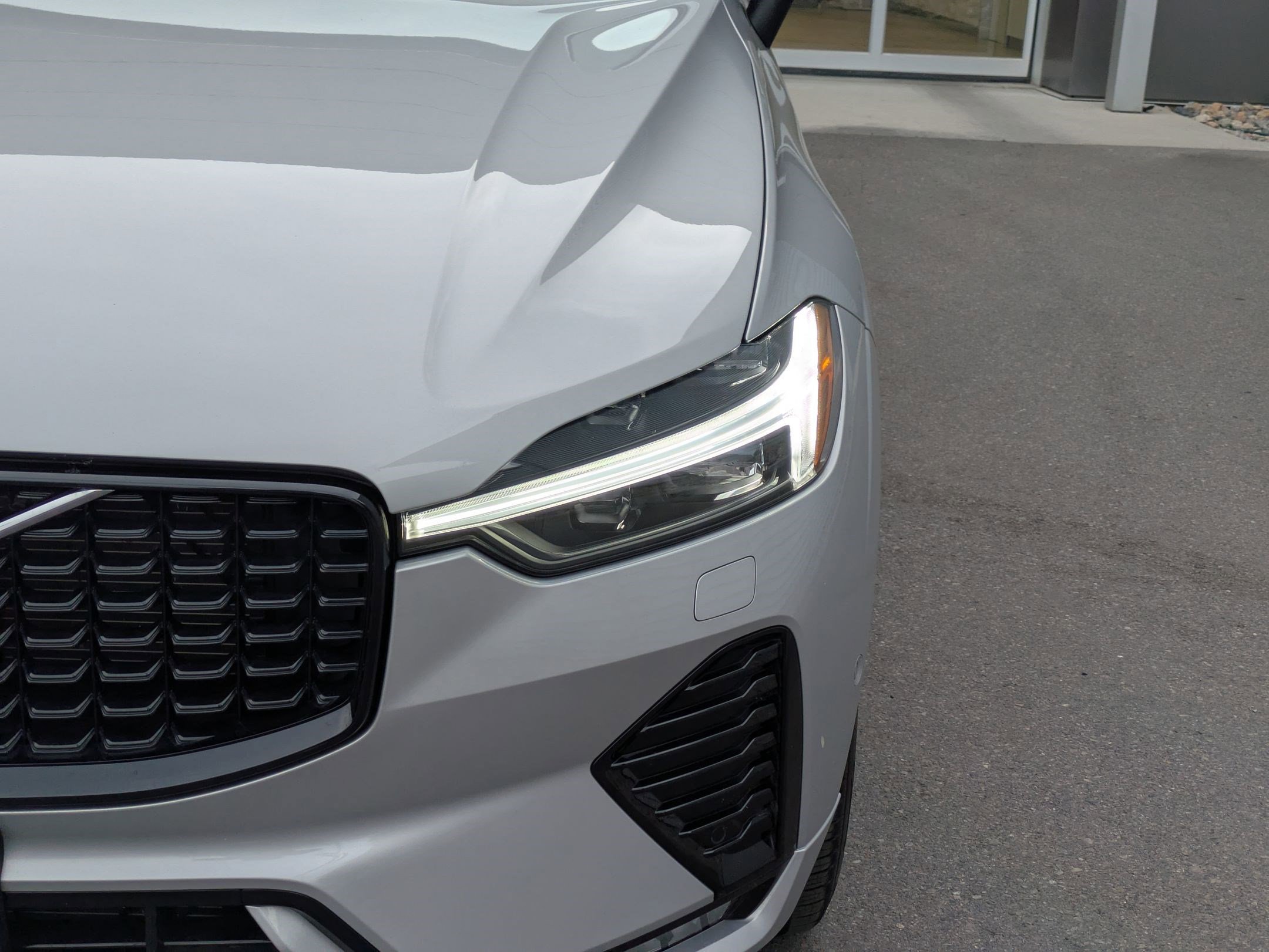 2025 Volvo XC60 Plus photo 9