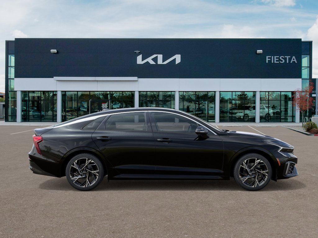 2025 Kia K5 GT-Line photo 5